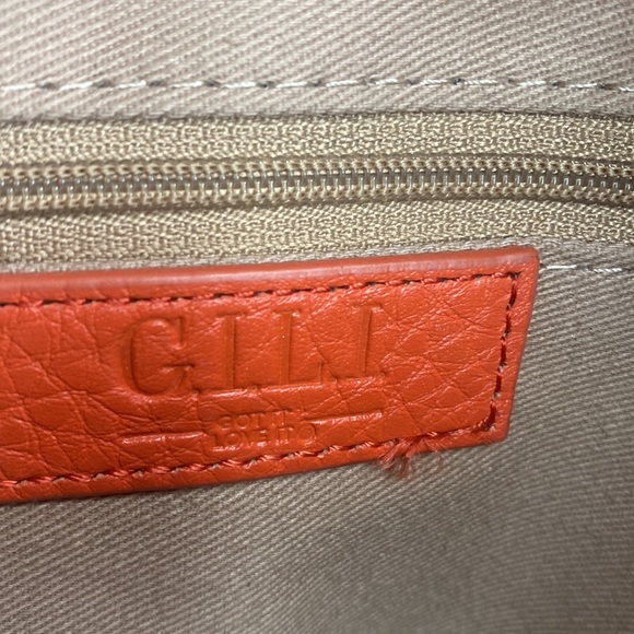 G.I.L.I Terra Flat Leather Crossbody Handbag - Picture 5 of 8